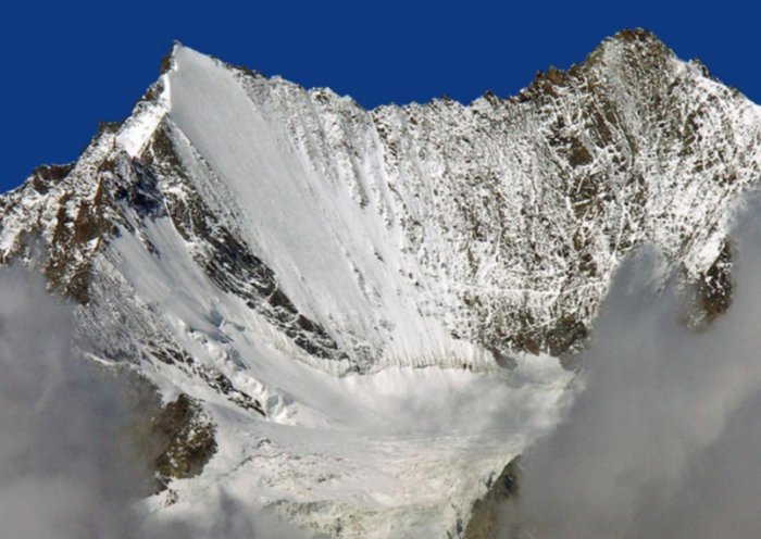 Lenzspitze ( 4294 metres ) and Nadelhorn ( 4327m ) in the Swiss Alps