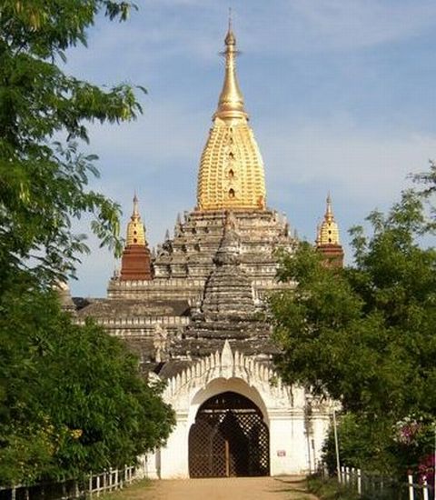 Ananda Pahto in Old Bagan in central Myanmar / Burma