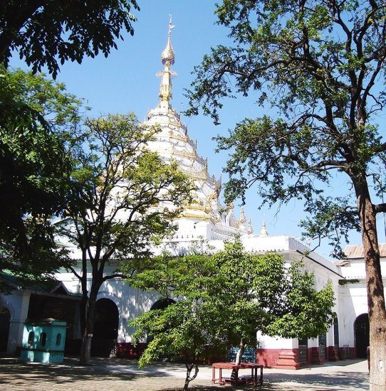 Kyauktawgyi Paya in Mandalay in northern Myanmar / Burma