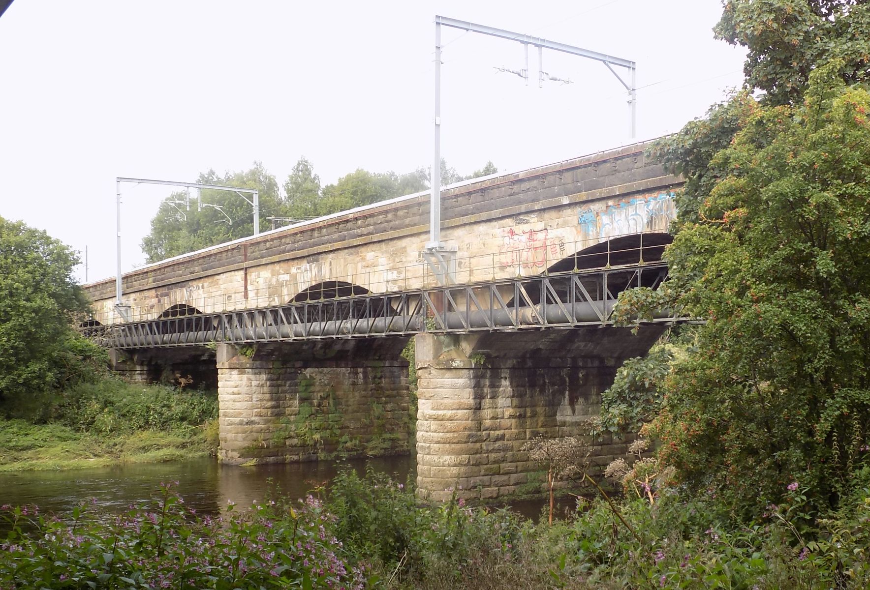 Railway bridge over the River Clyde