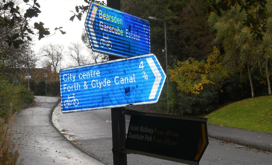 Signpost in Garscube Estate