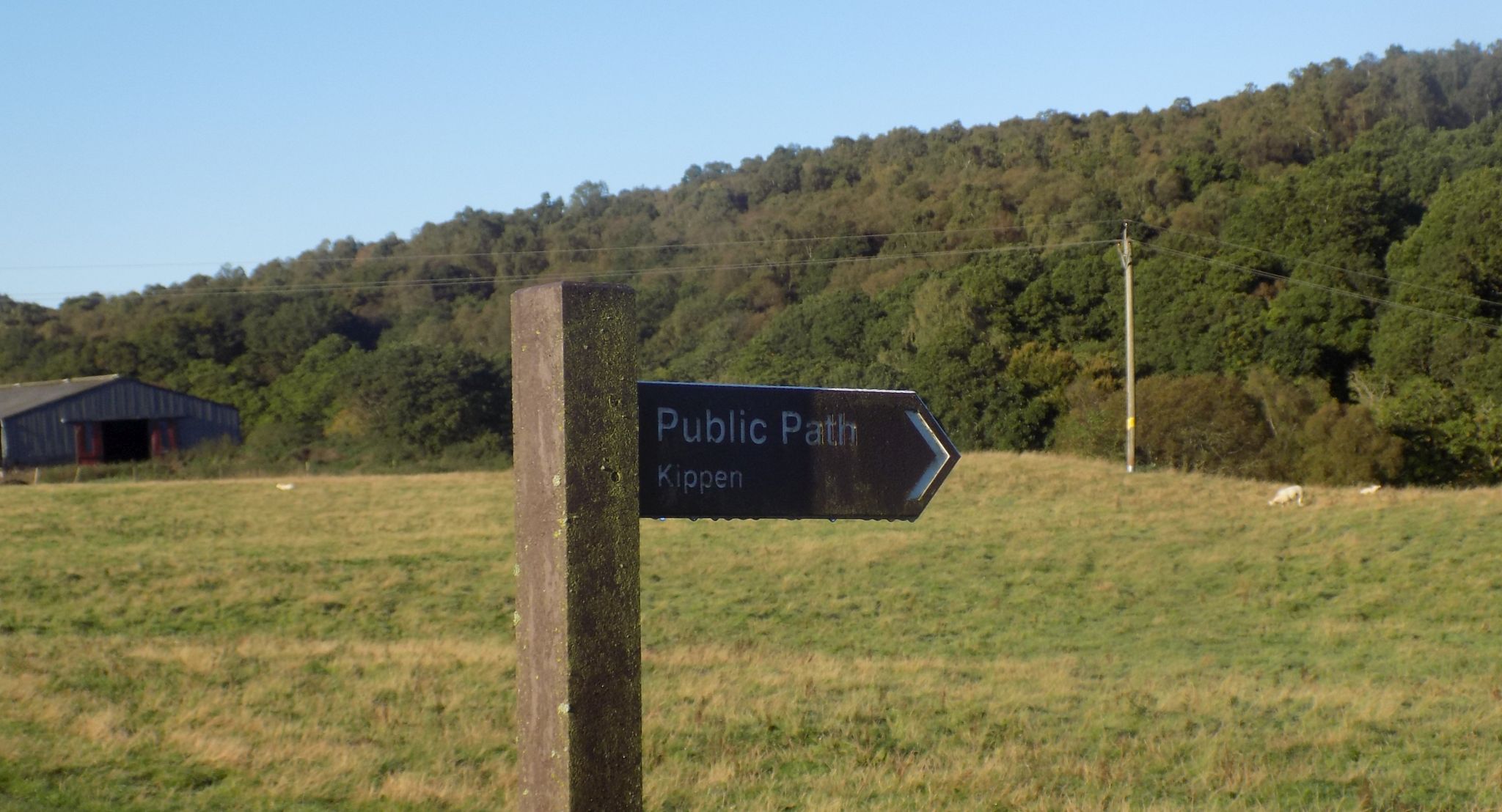 Signpost for public path over the Dasher Bridge to Kippen